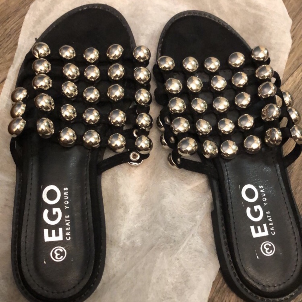 *BRAND NEW* Black/Silver Studded Slides